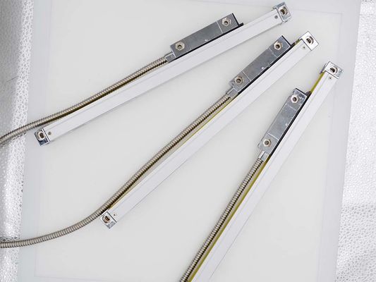 IP67 lớp bảo vệ Mã hóa tuyến tính quang học Độ phân giải 5μm Độ phân giải màn hình tăng dần hoặc tuyệt đối
